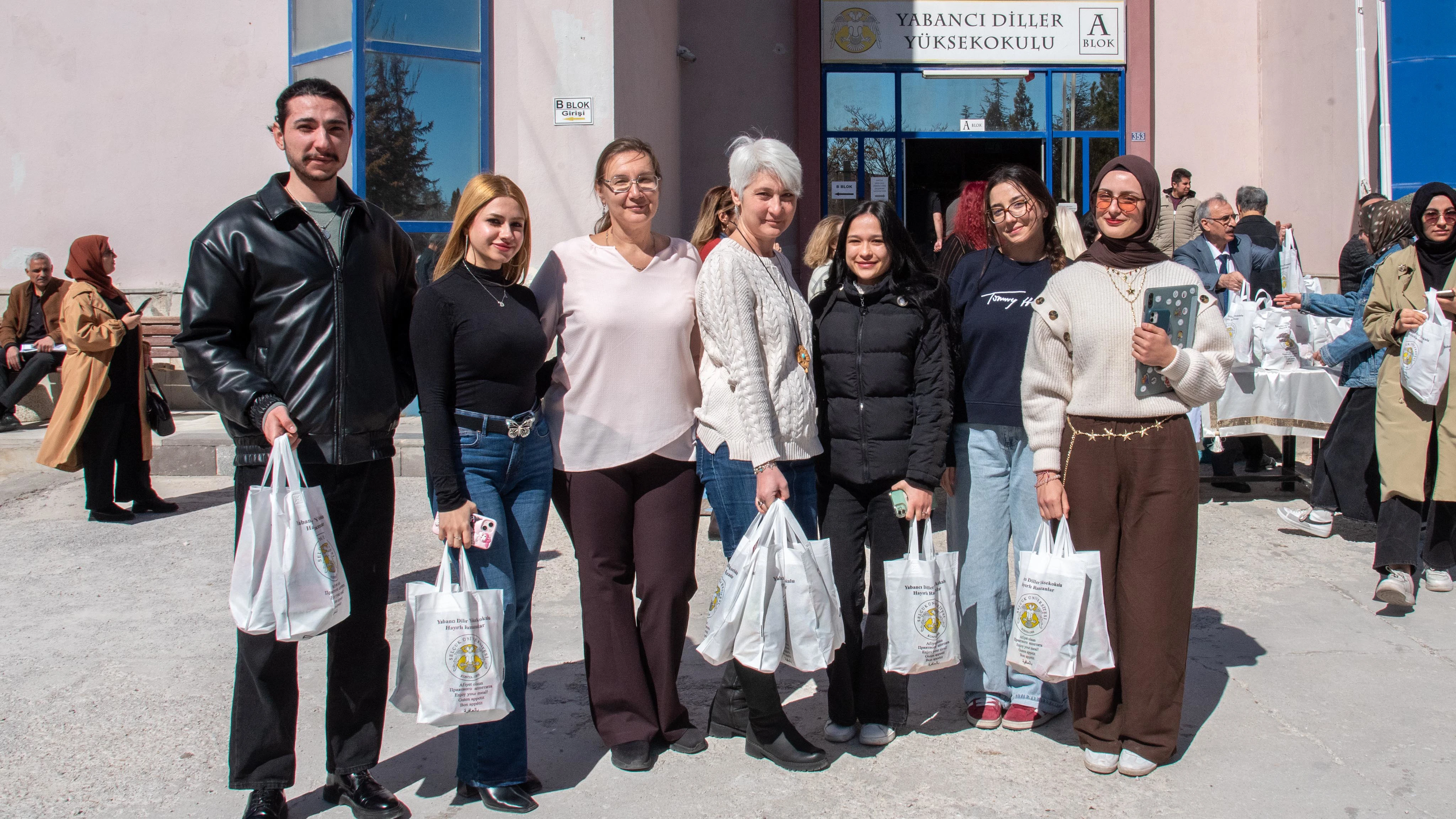 Selçuk Üniversitesinde geleneksel iftariyelik dağıtımı